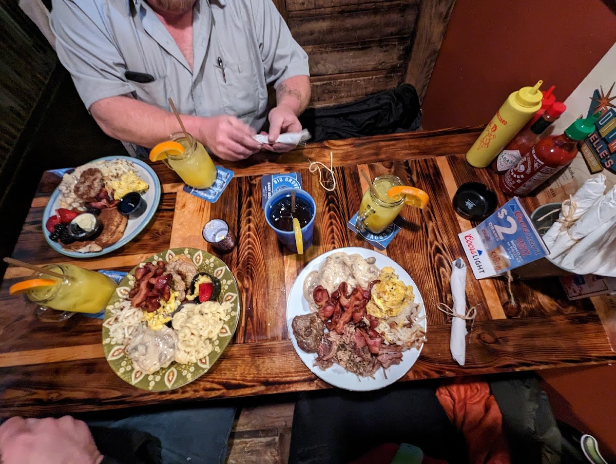 Edith Lucielle's Bait Shack & Wing Depot - Photo 4