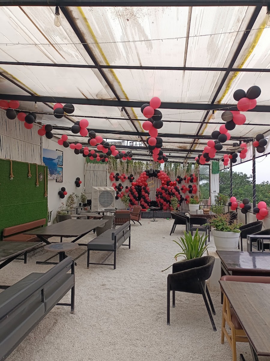 THE FOOD FACTOR CAFE & BISTRO - Photo 8