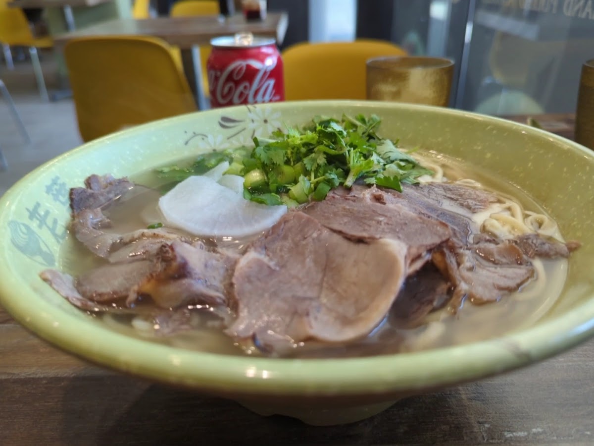 YEE'S HAND PULLED NOODLES老叶兰州牛肉拉面 - Photo 1
