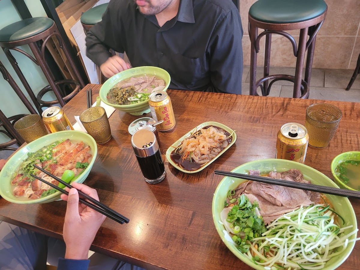 YEE'S HAND PULLED NOODLES老叶兰州牛肉拉面 - Photo 4