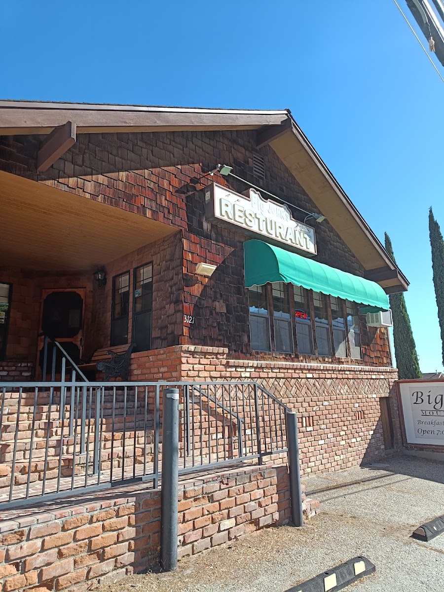 Big John's Mountain Grill - Photo 2