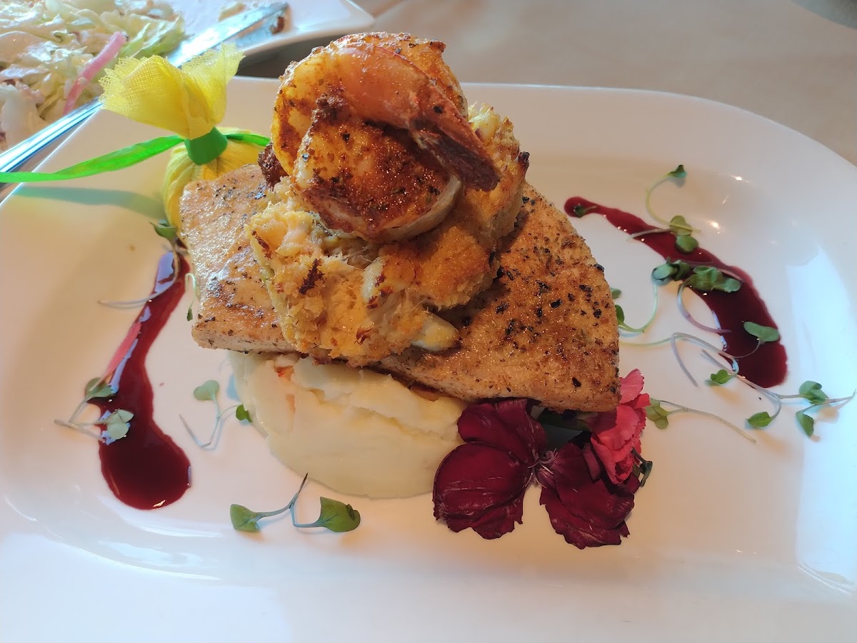 Blue Bayou Bar & Grill - Photo 2