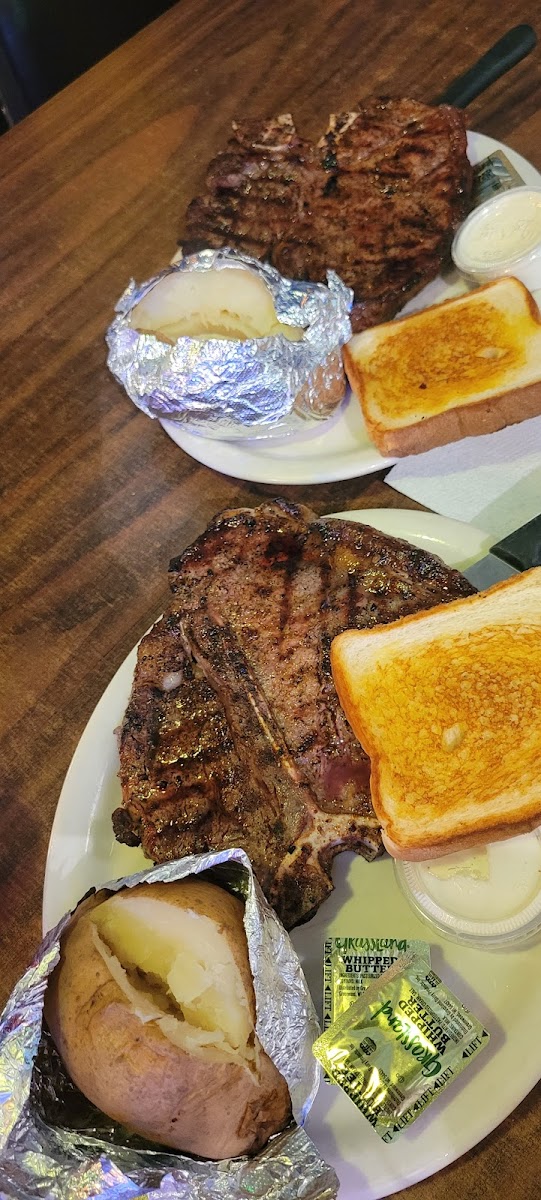 Tall Paul’s Pub & Grub LLC - Photo 8