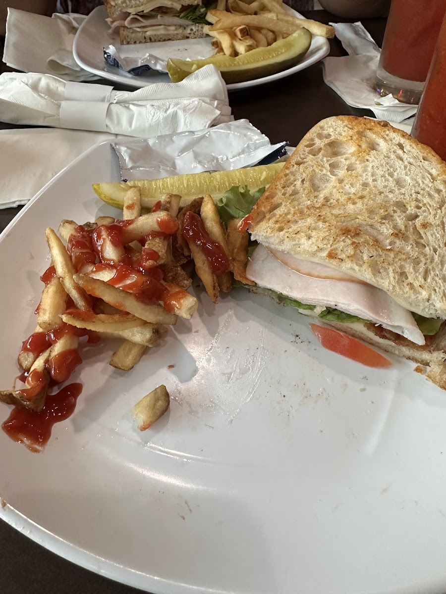 Beaches Boardwalk Cafe - Photo 2