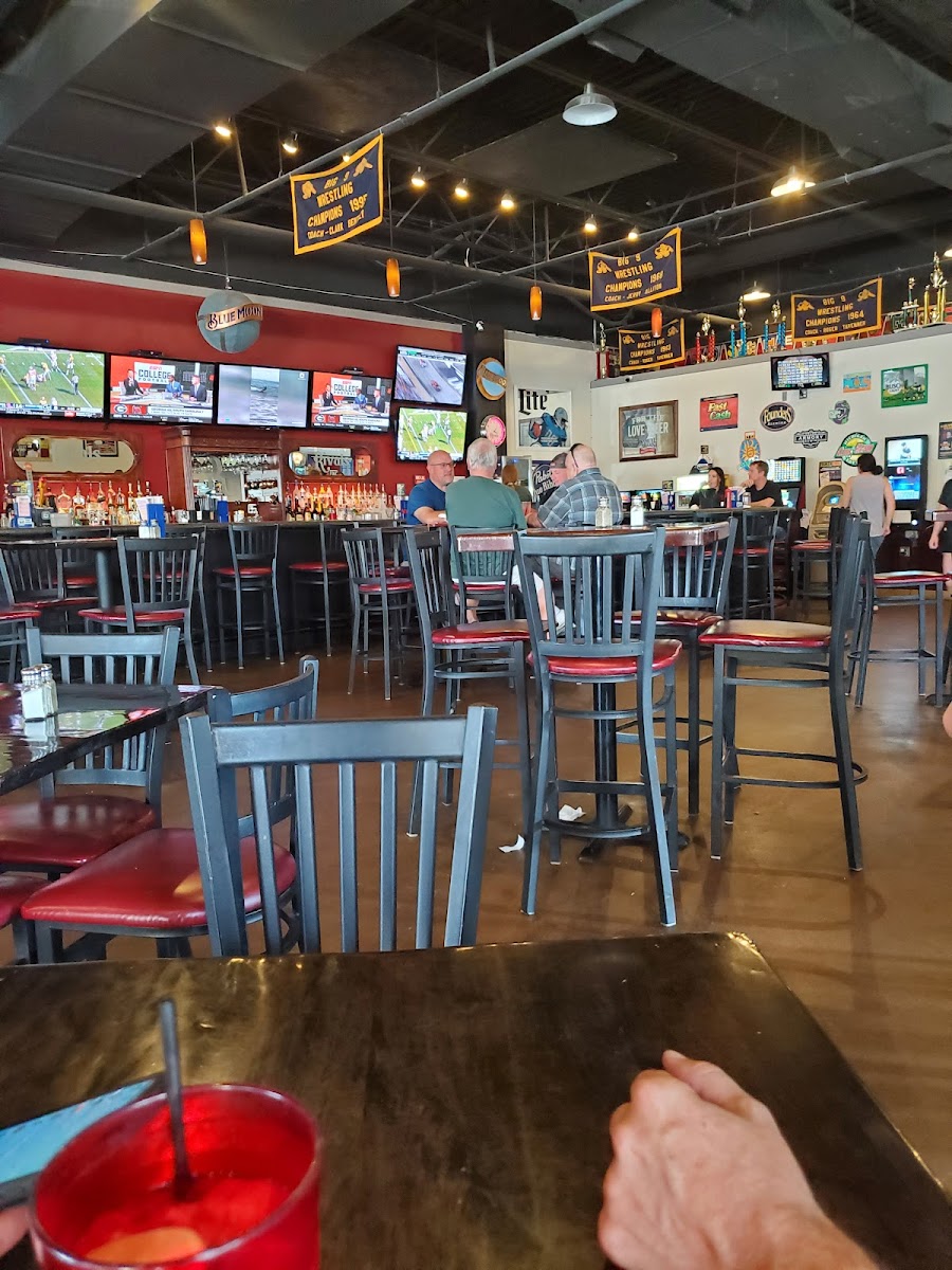 Rivals Taphouse & Grille - Photo 2