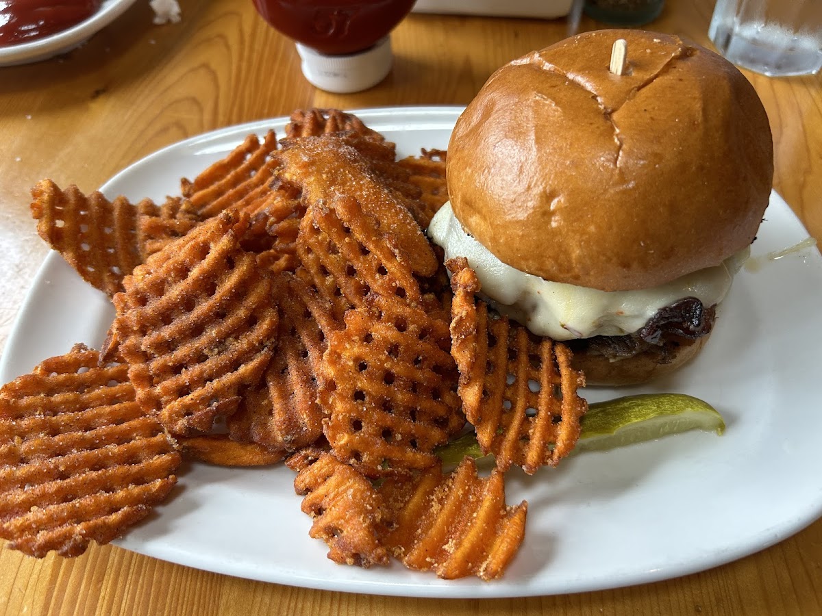 Maple River Pub - Photo 8