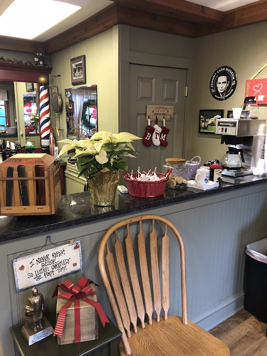 Bob's Barber Shop - Photo 2