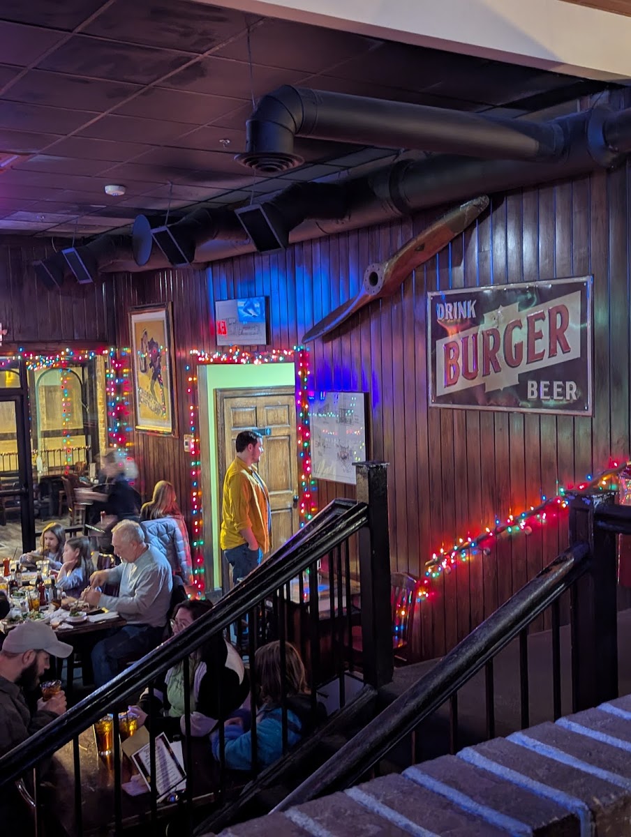 Baron's Pub - Photo 7