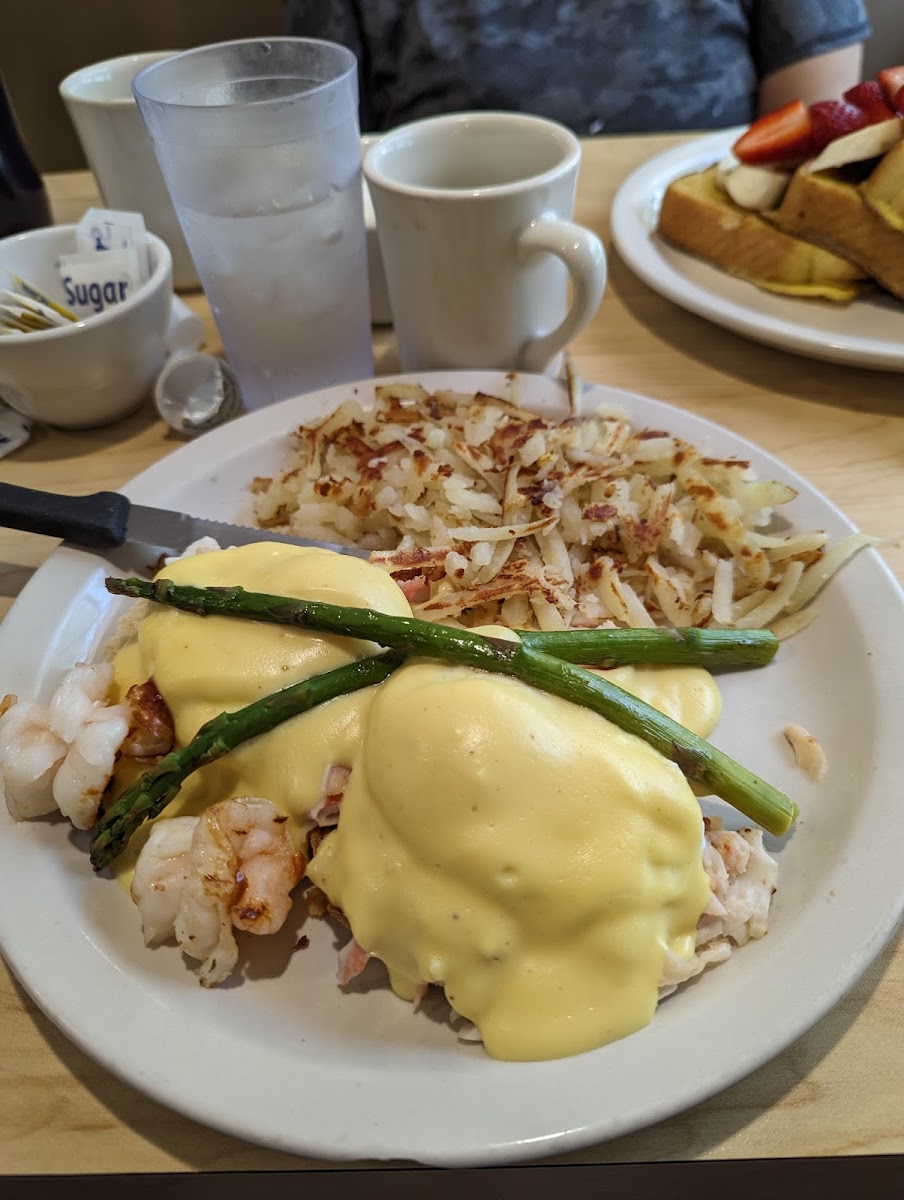 Luis's Garden Grill - Photo 9
