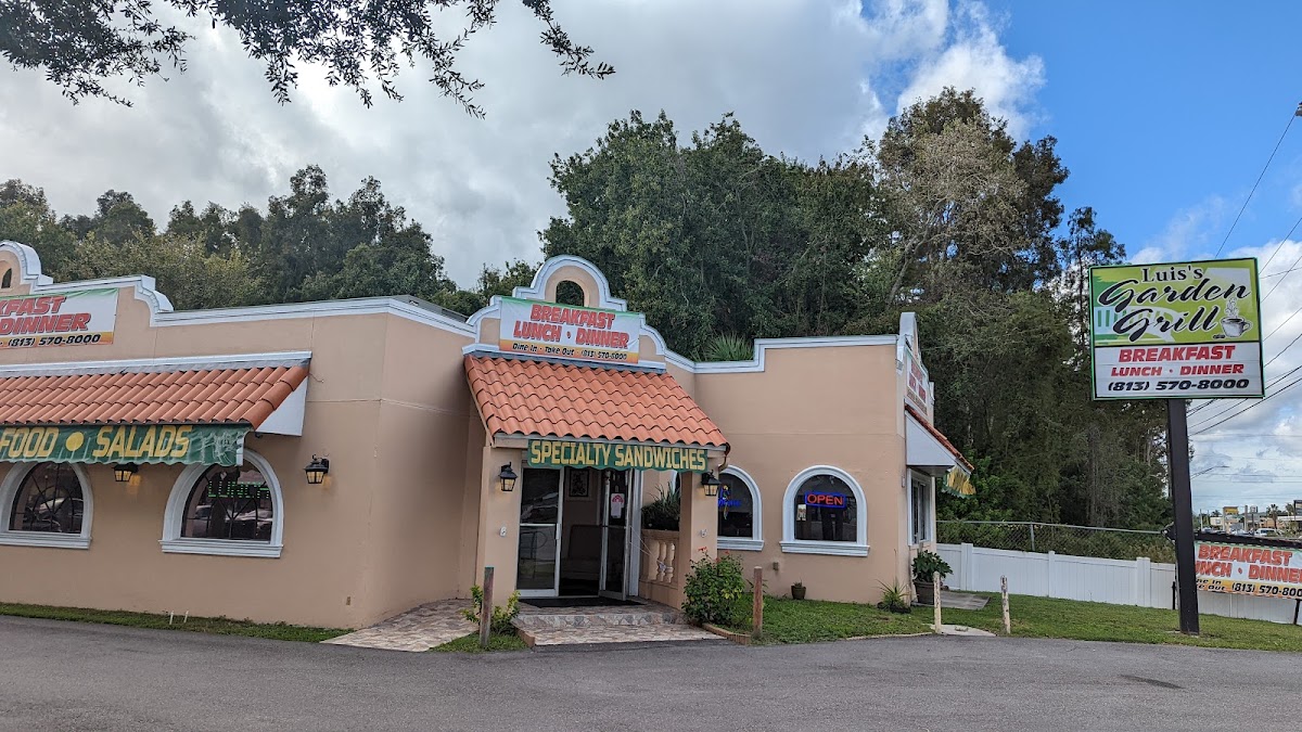 Luis's Garden Grill - Photo 4