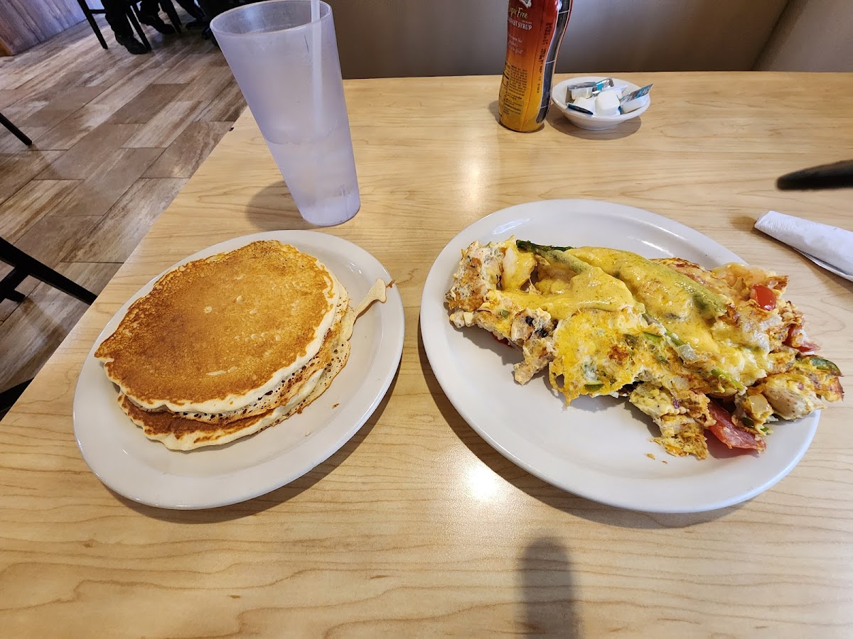 Luis's Garden Grill - Photo 8