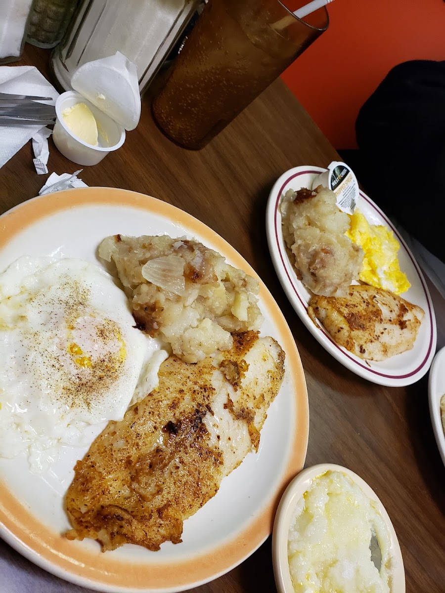 Country Junction Restaurant - Photo 5