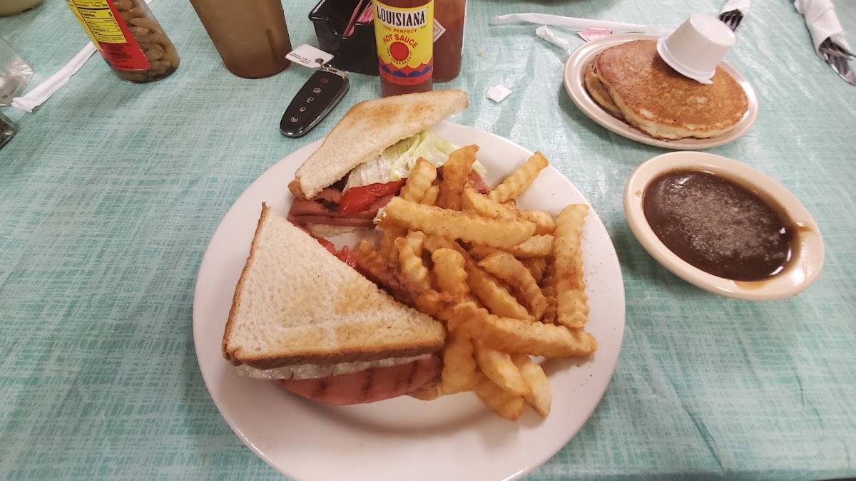 Country Junction Restaurant - Photo 6