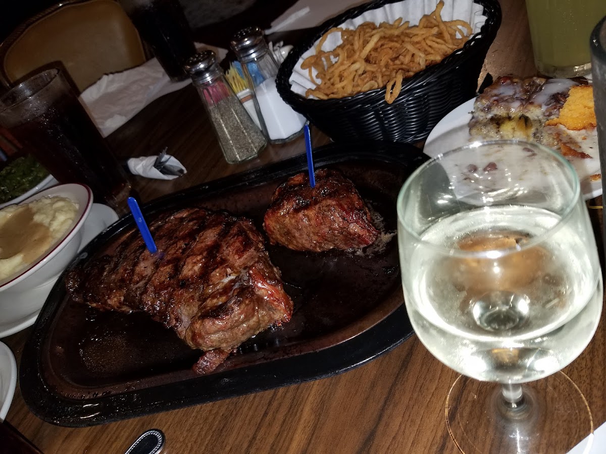 Willie and Red’s - Photo 8