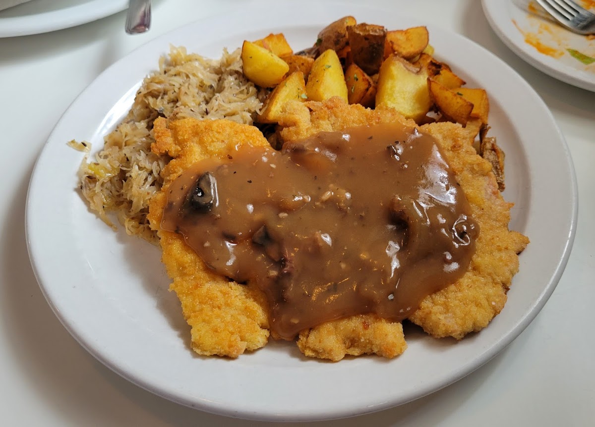 Sauter's Inn Restaurant - Photo 4