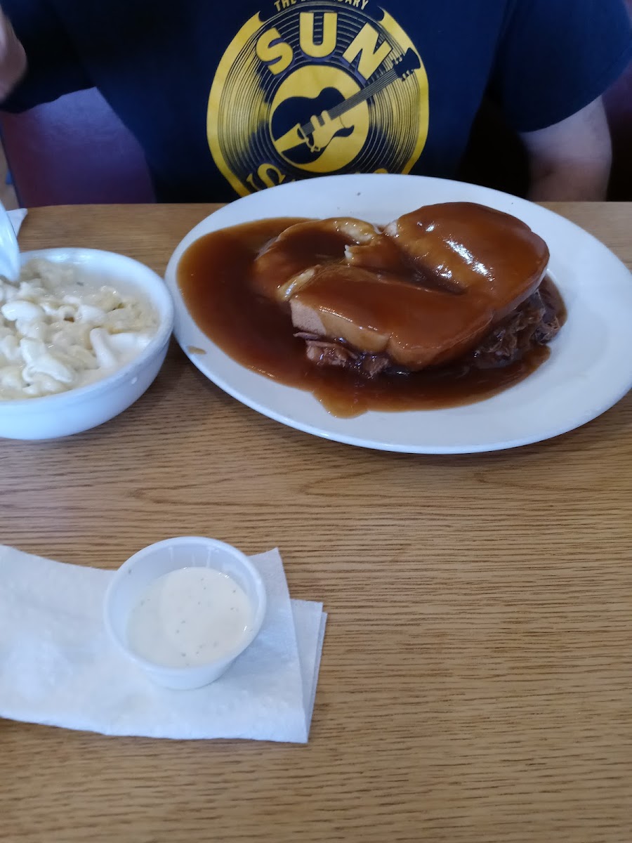 Trackside Diner - Photo 8