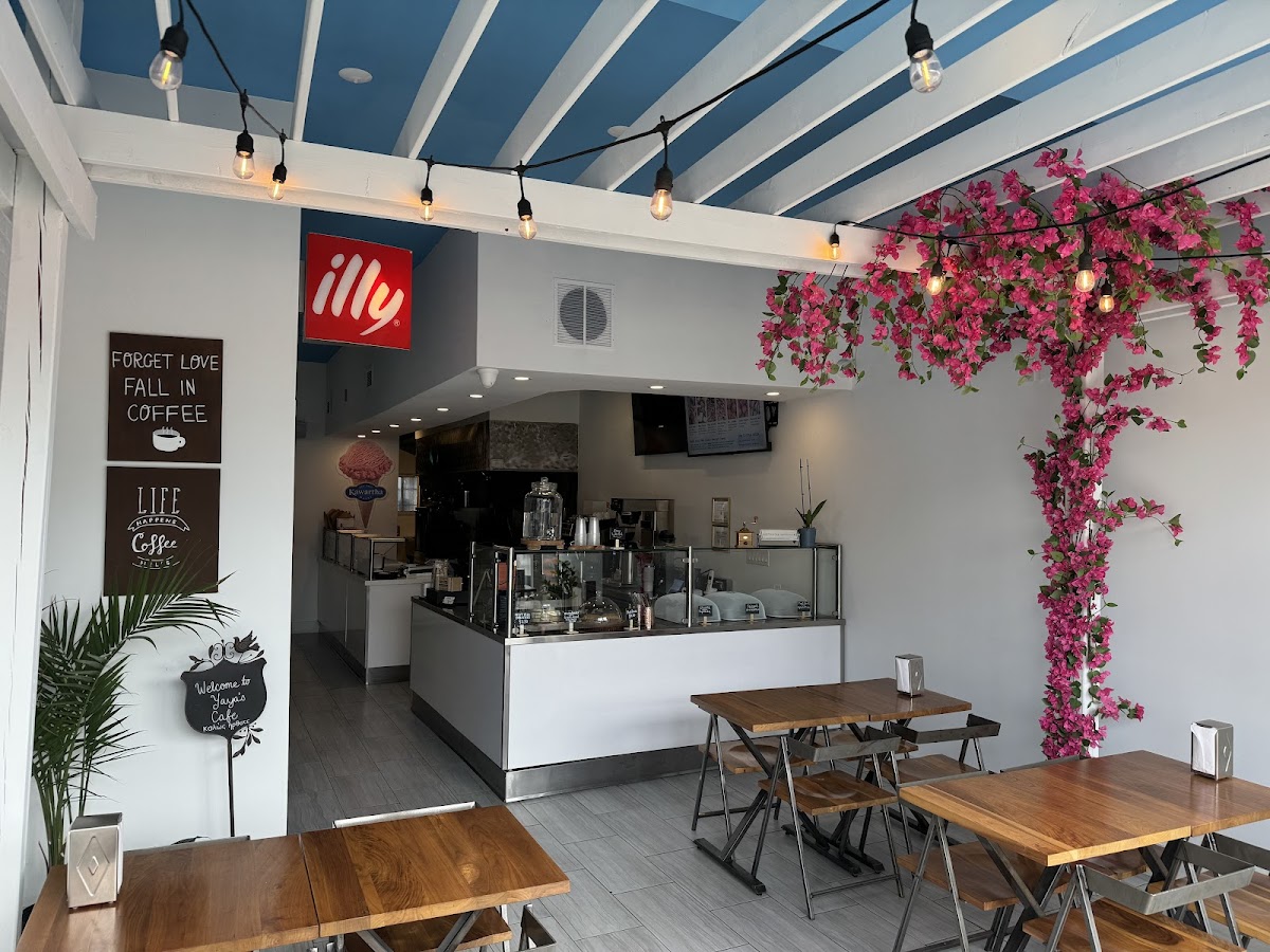 Yaya’s cafe & loukoumades