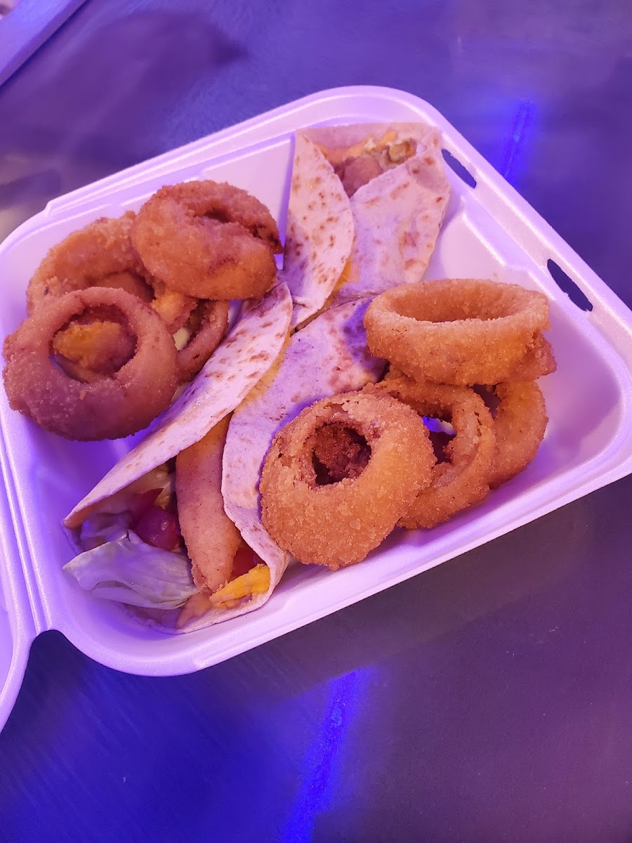 Chubby's Bar & Grill - Photo 8
