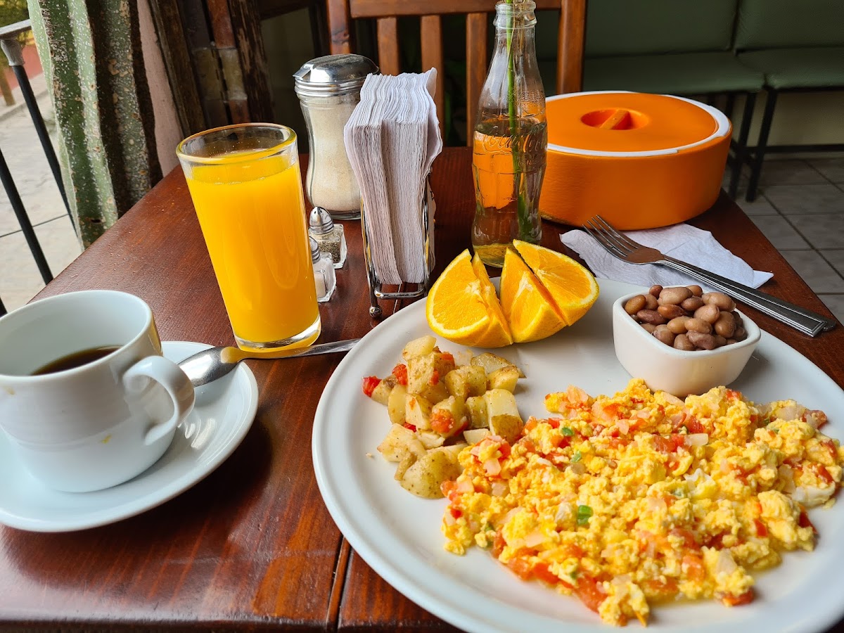 Cafe Media Naranja - Photo 7