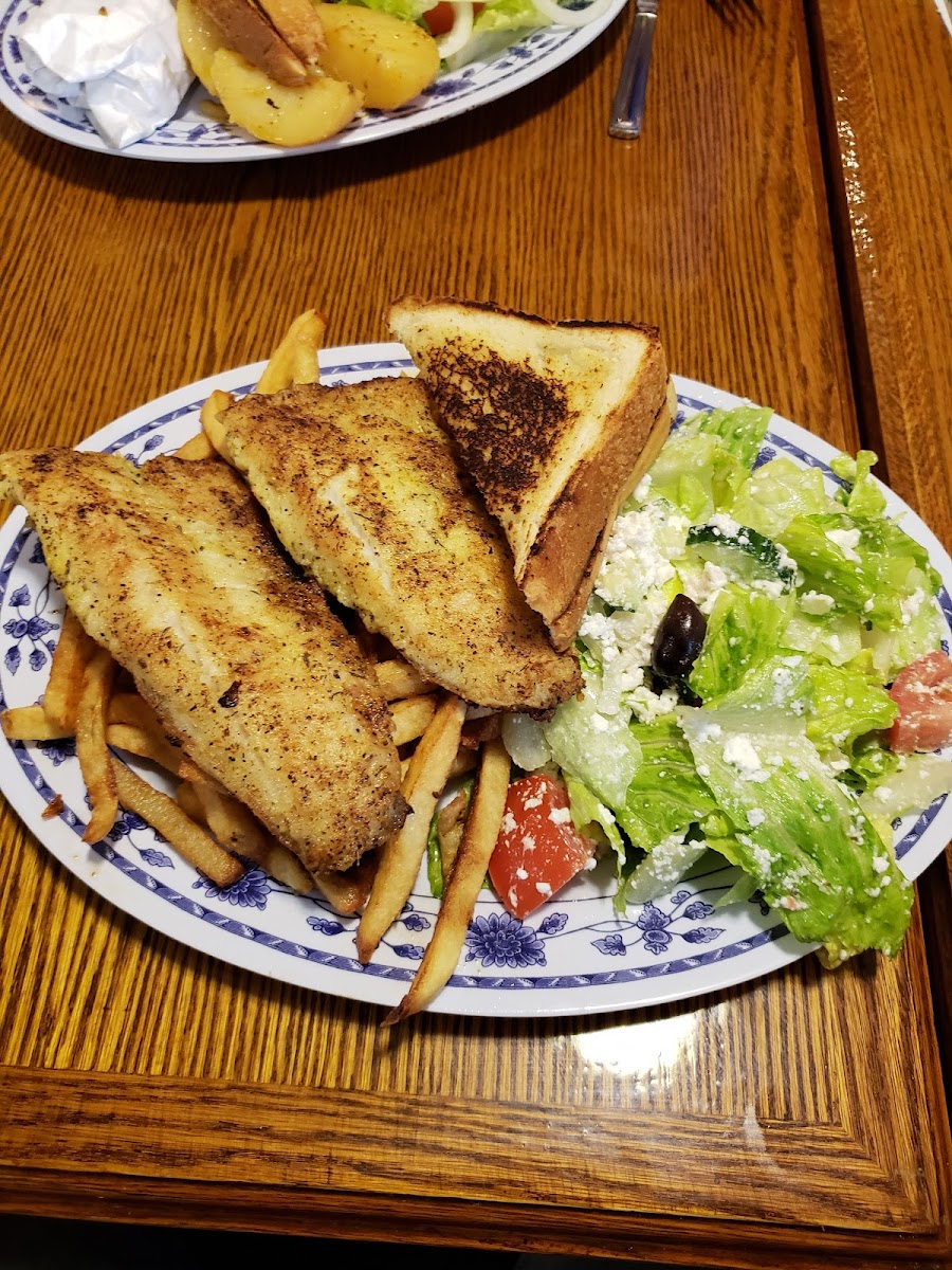 Gimli Beach Boy Restaurant - Photo 4