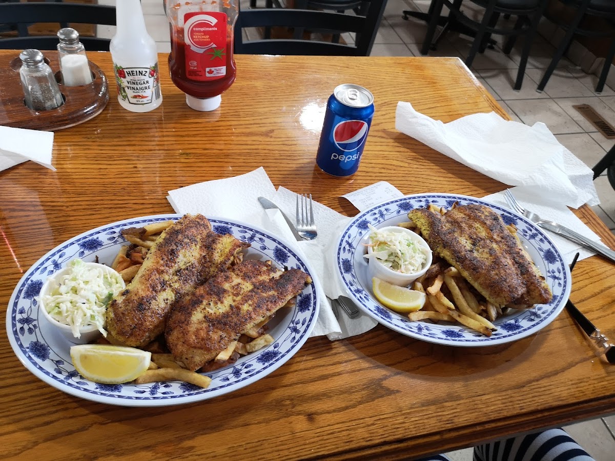 Gimli Beach Boy Restaurant - Photo 7