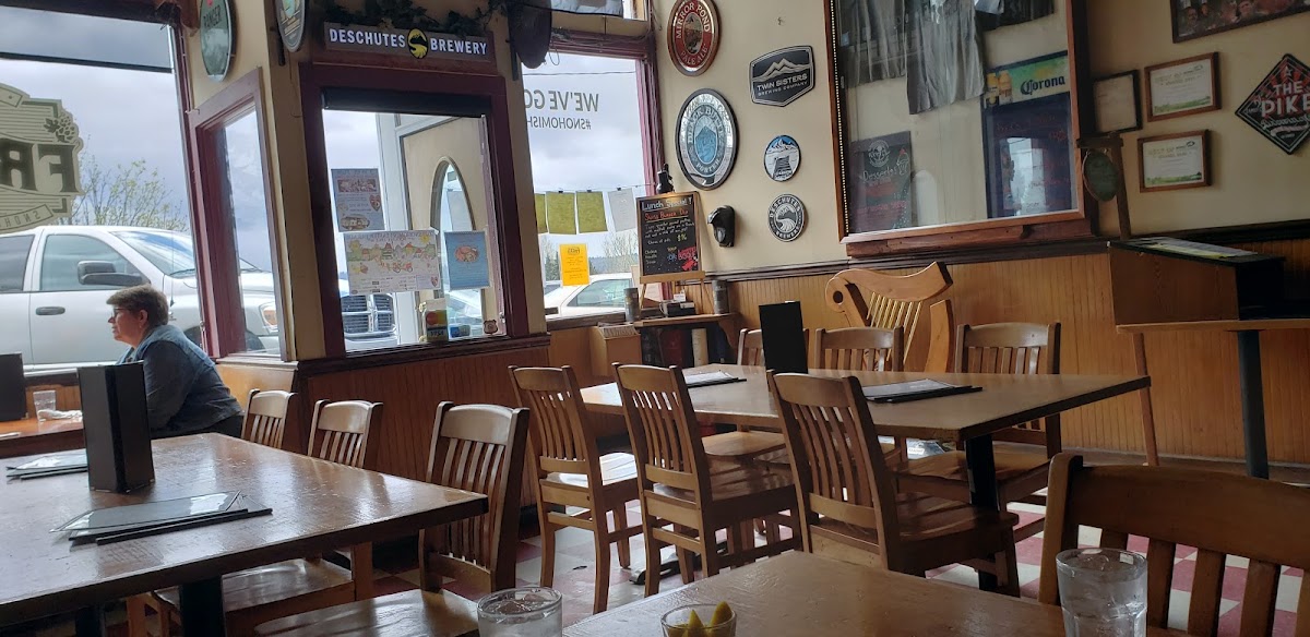 Fred's Rivertown Alehouse - Photo 4