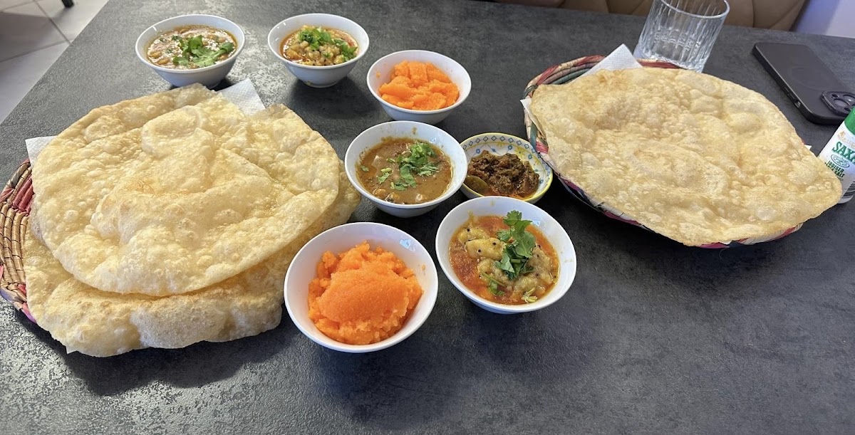 Qalandar Cafe - Photo 1