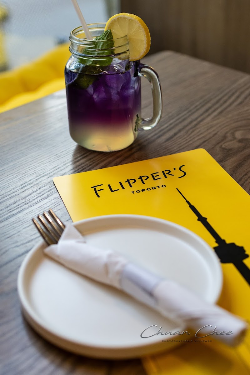 Flipper's Toronto - Photo 7
