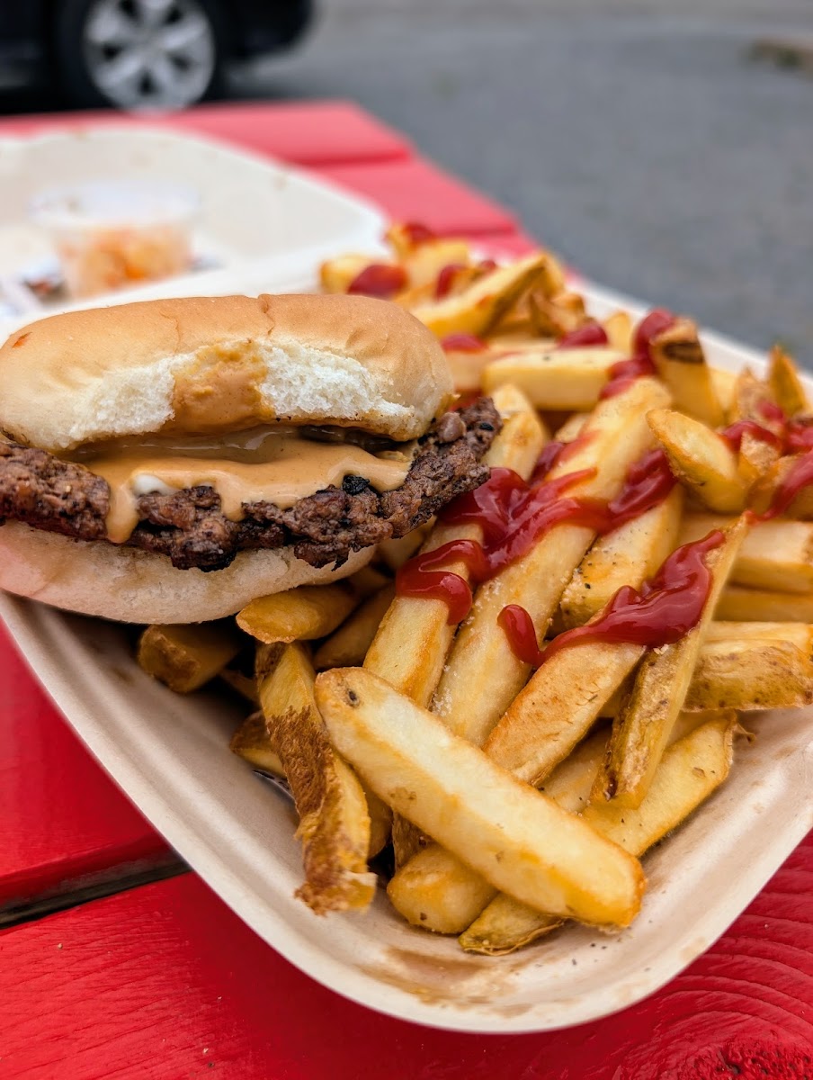 Tastee freeze - Burgers And Soft Serve - Photo 1