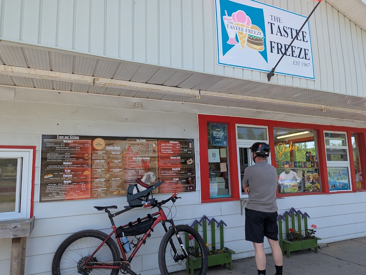 Tastee freeze - Burgers And Soft Serve - Photo 2