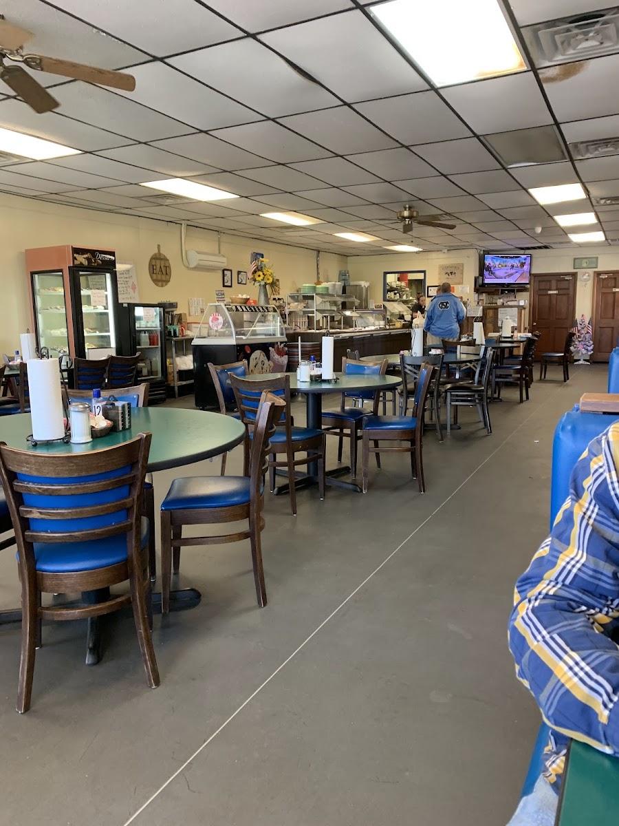 Boonville Restaurant - Photo 3