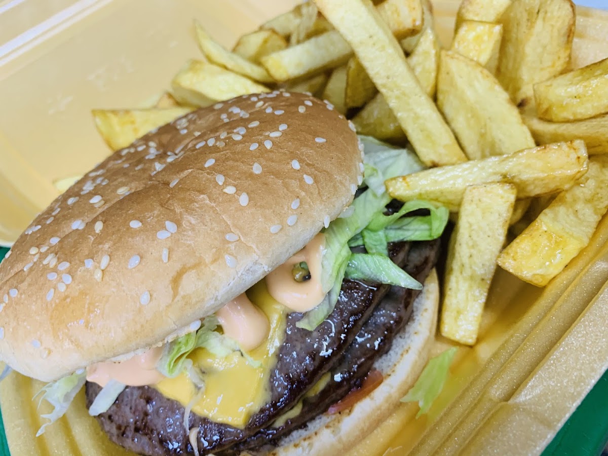 Early's Cafe & Bistro - Photo 4