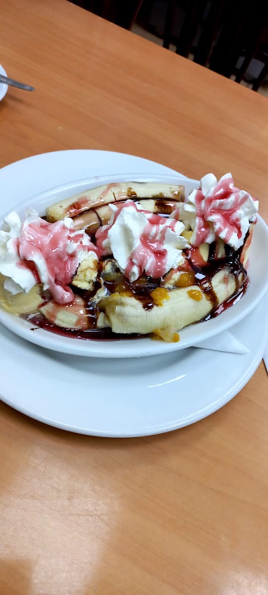 Early's Cafe & Bistro - Photo 8