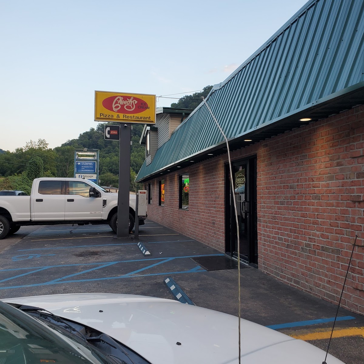 Cheech's Pizza