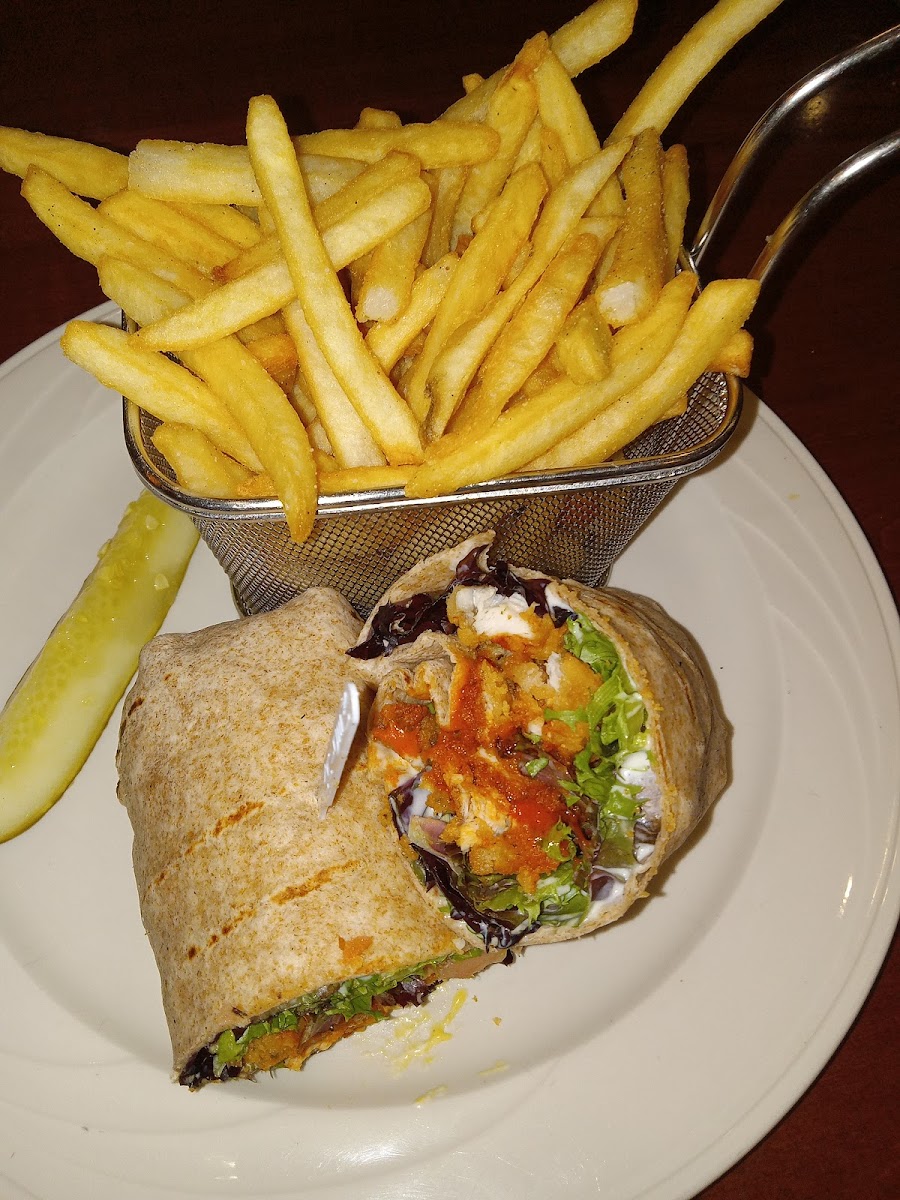 Crickets Bar & Grill - Photo 4