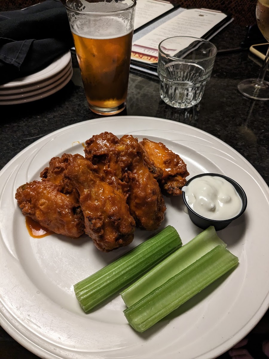 Crickets Bar & Grill - Photo 8