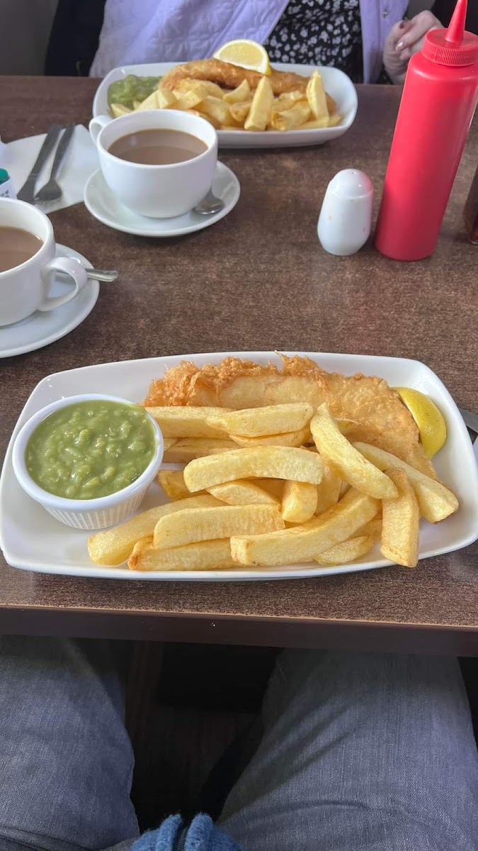 Battyes Fish & Chips - Photo 4