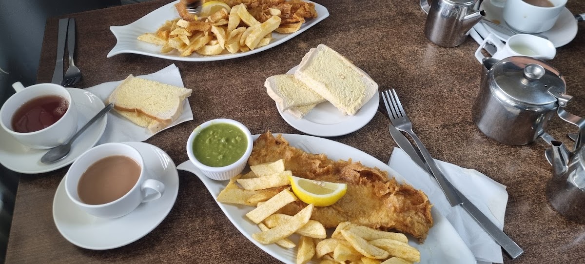 Battyes Fish & Chips - Photo 5