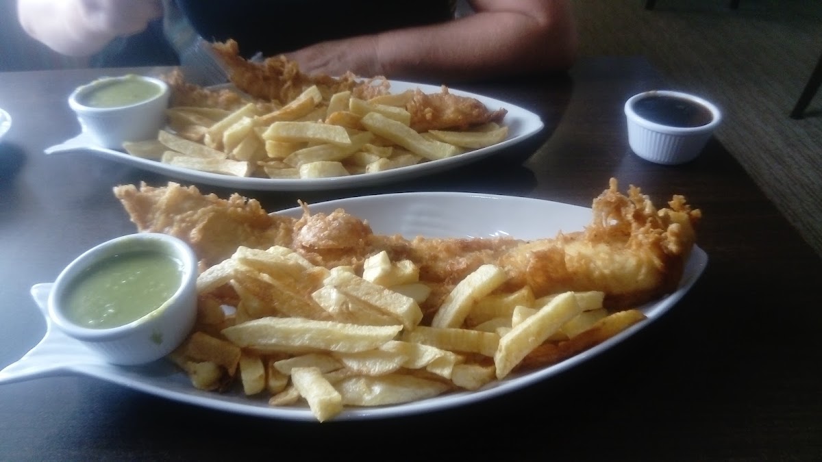 Battyes Fish & Chips - Photo 7