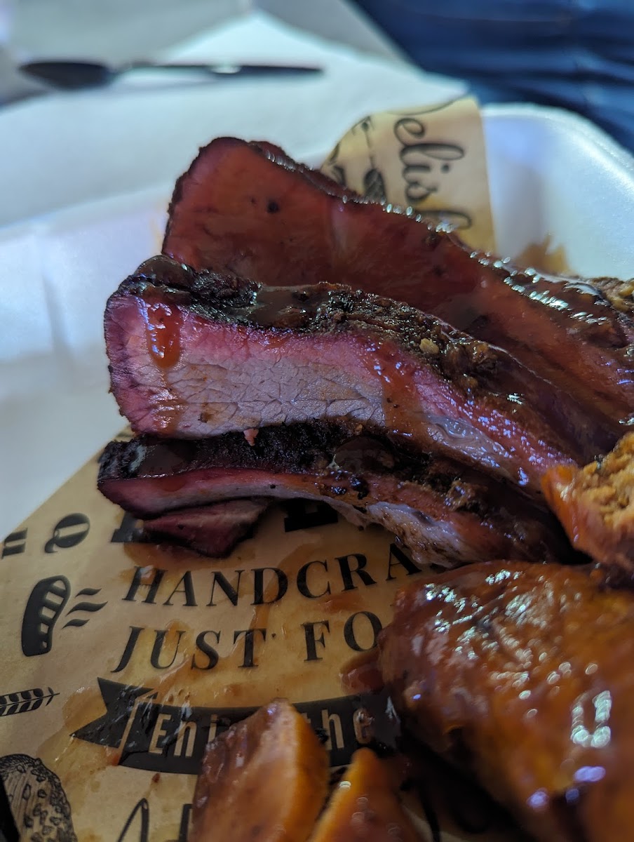Hungry Al's BBQ - Photo 4