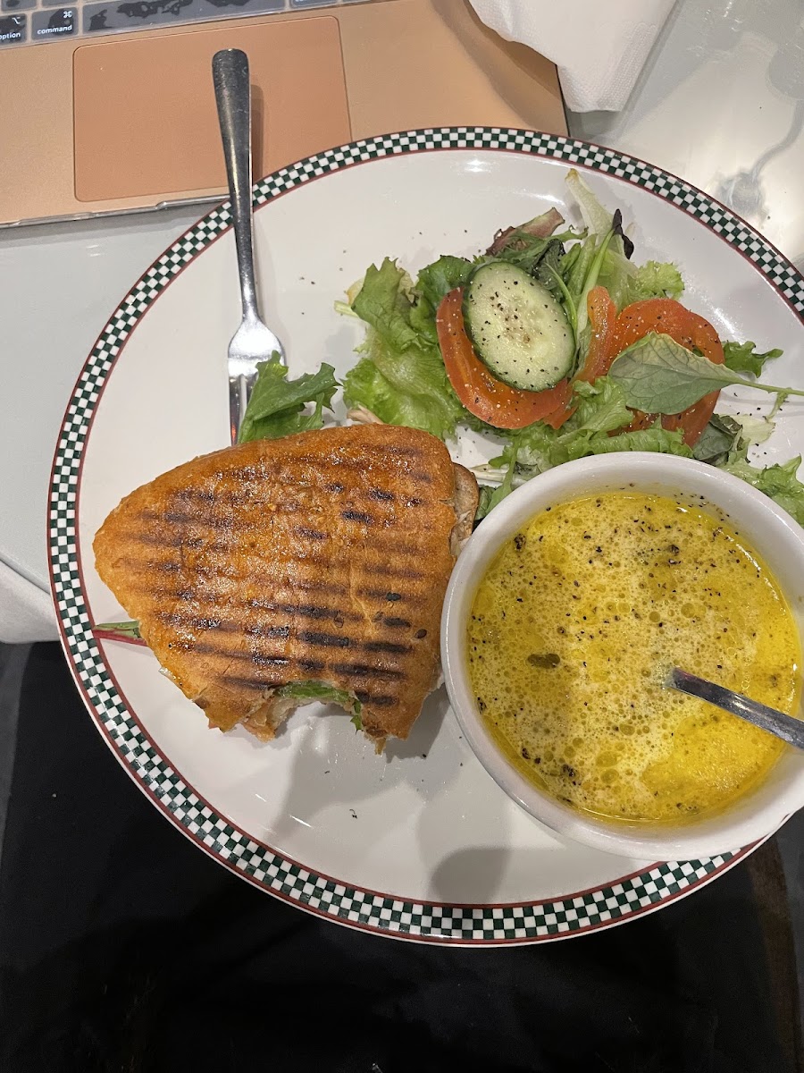 Taf's Cafe - Photo 3