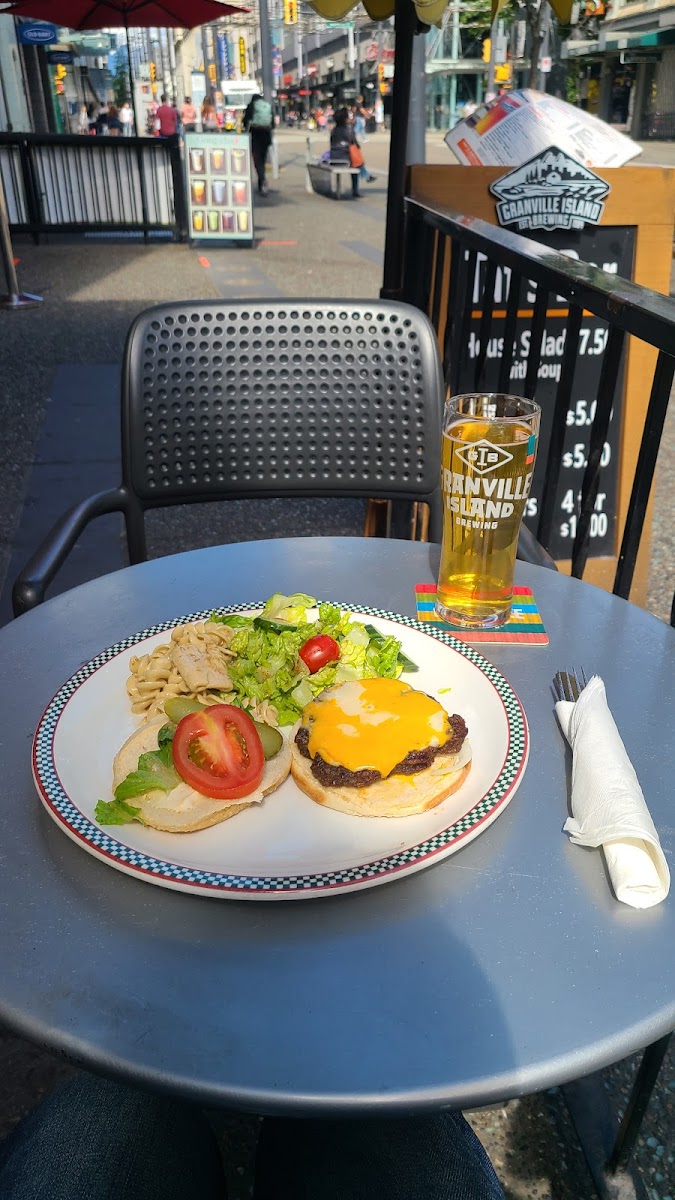 Taf's Cafe - Photo 4