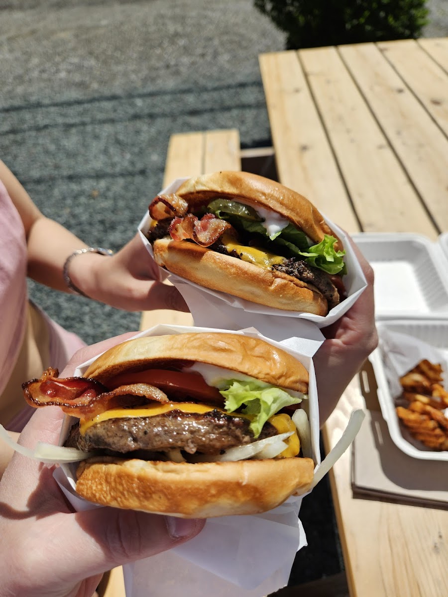 Skagit Valley Burger Express - Photo 8