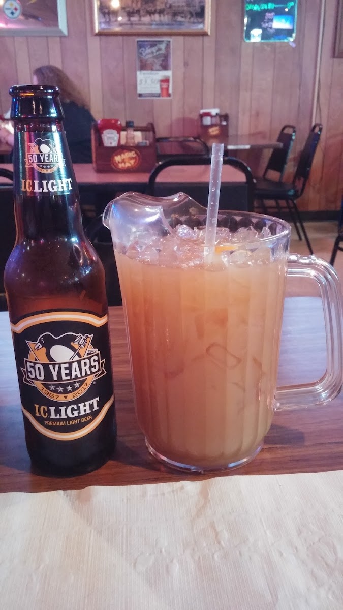 Harvey Wilner's Village Tavern - Photo 8