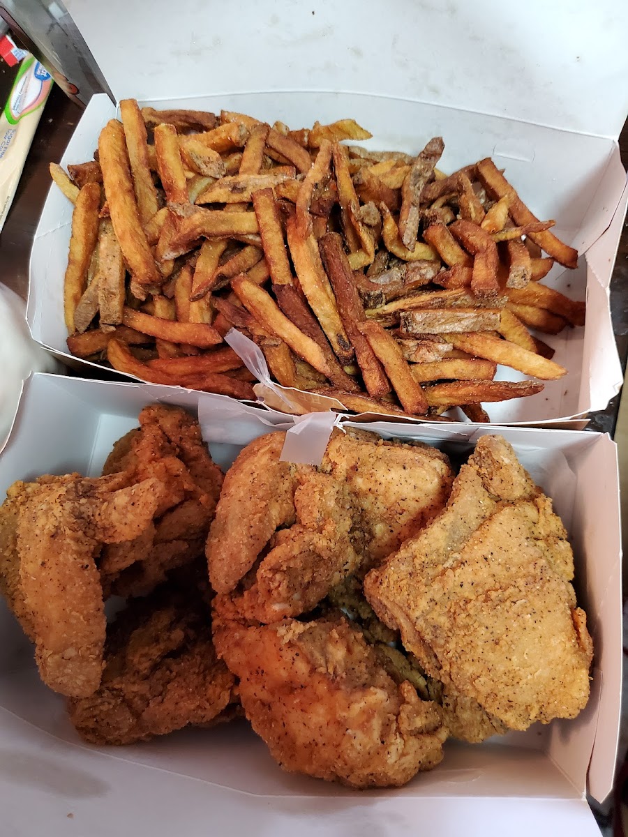 Candy's Fried Chicken - Photo 9