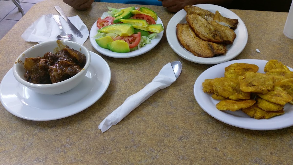 Quisqueya Luncheonette - Photo 3