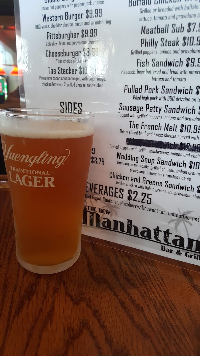 The New Manhattan Bar & Grill - Photo 4