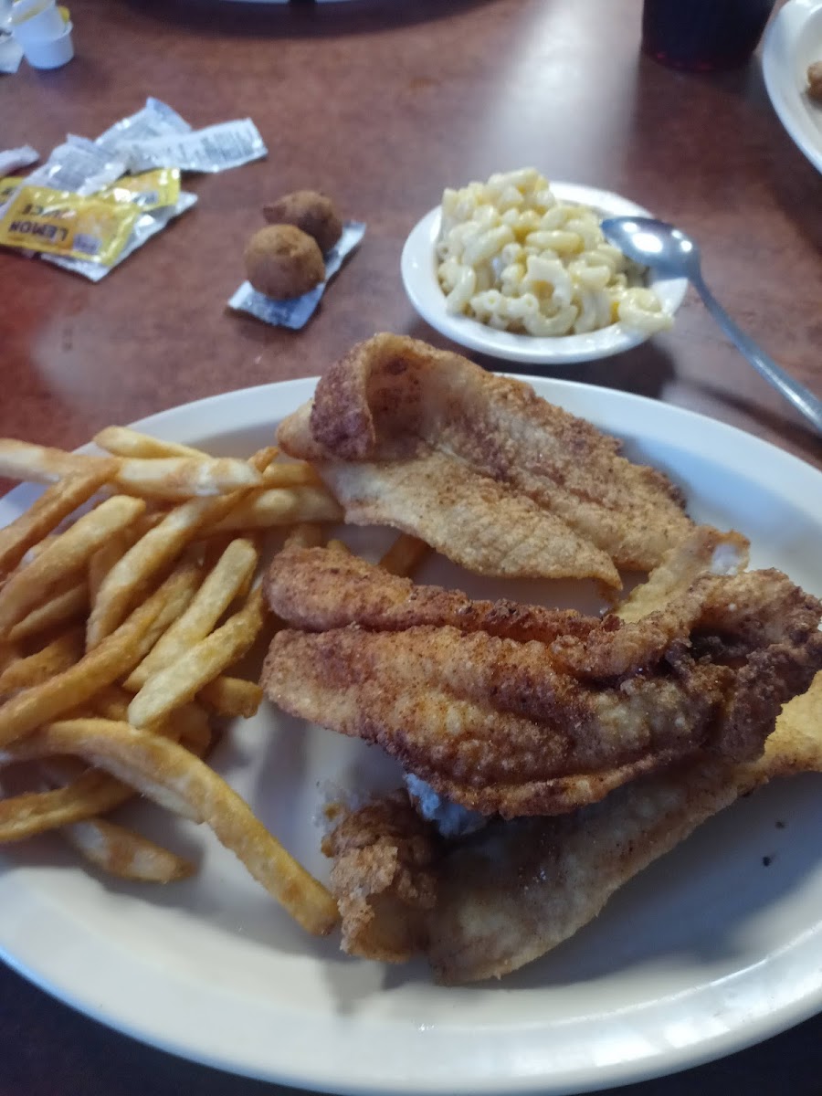 Howie's Family Restaurant - Photo 4