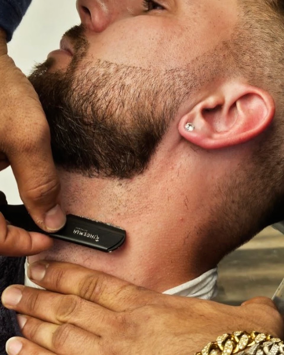 Zayden Barber Lounge