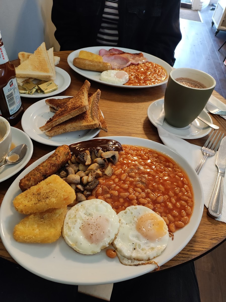 Feeling Peckish - Photo 2
